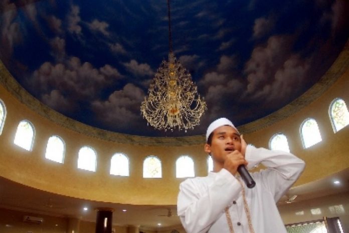 Hukum Melakukan Taradhi di Sela Salat Tarawih